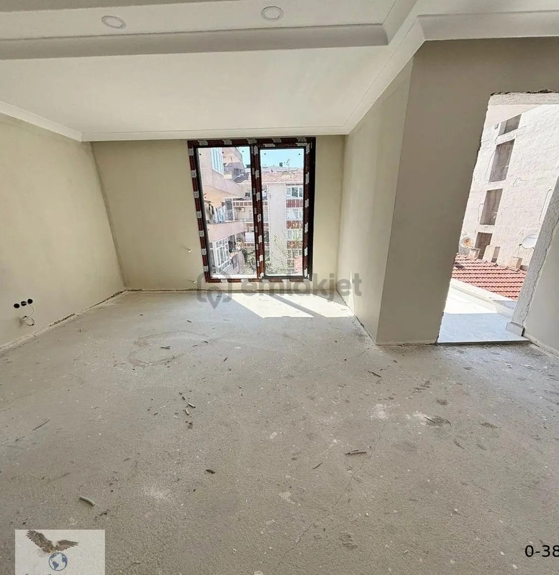 Müslüm Emlaktan Merkezde Sıfır 2+1 Metrobüse Yürüme Mesafesinde
