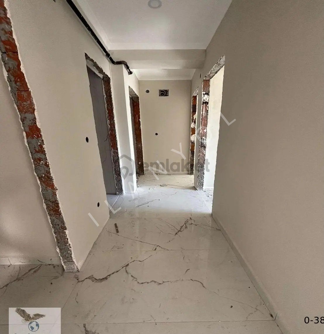 Müslüm Emlaktan Merkezde Sıfır 2+1 Metrobüse Yürüme Mesafesinde