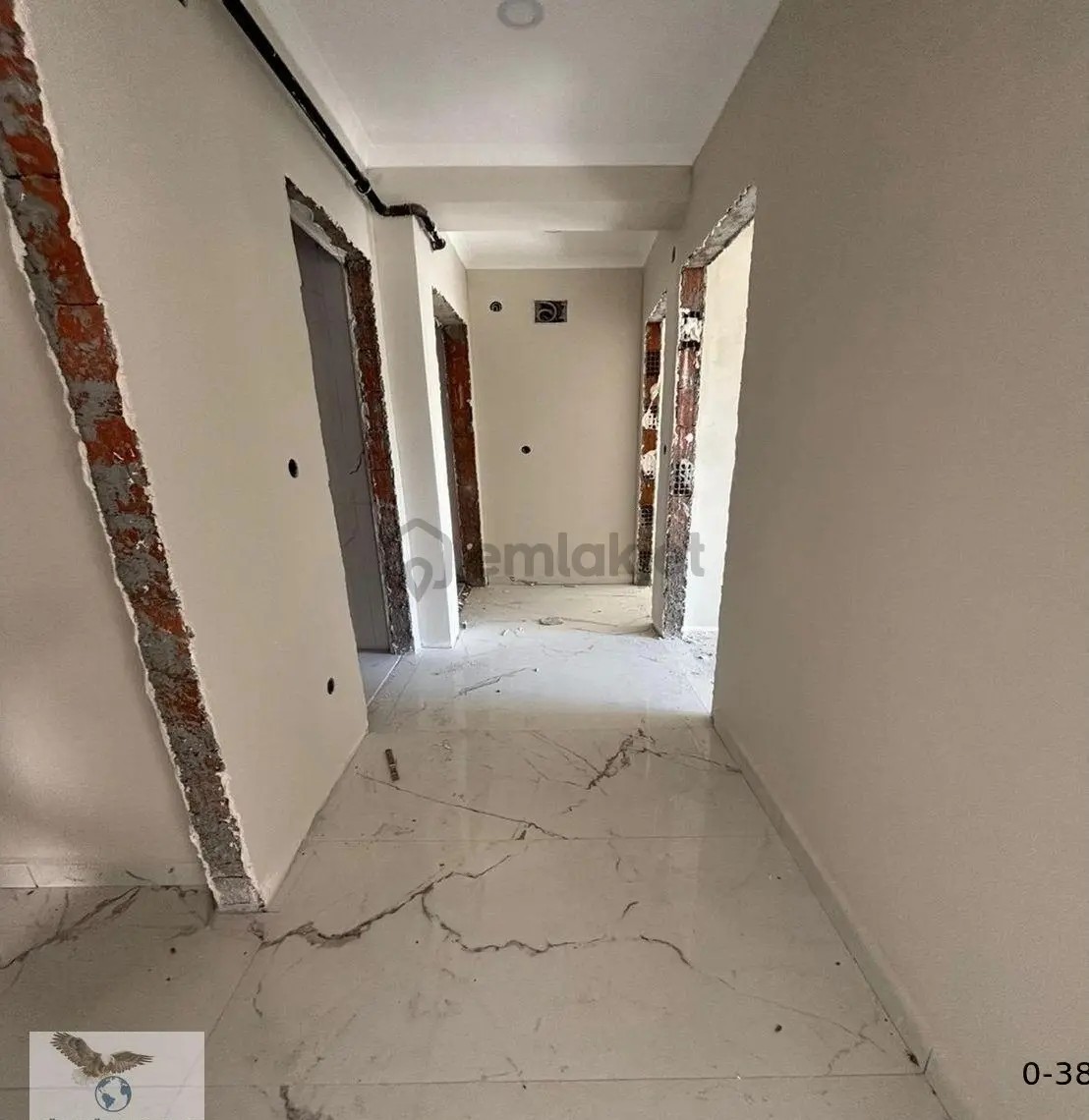 Müslüm Emlaktan Merkezde Sıfır 2+1 Metrobüse Yürüme Mesafesinde