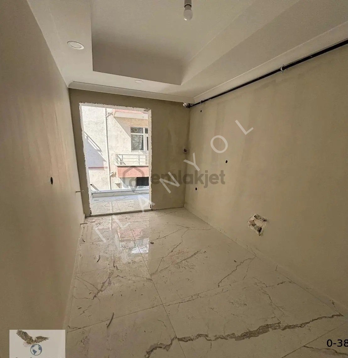 Müslüm Emlaktan Merkezde Sıfır 2+1 Metrobüse Yürüme Mesafesinde
