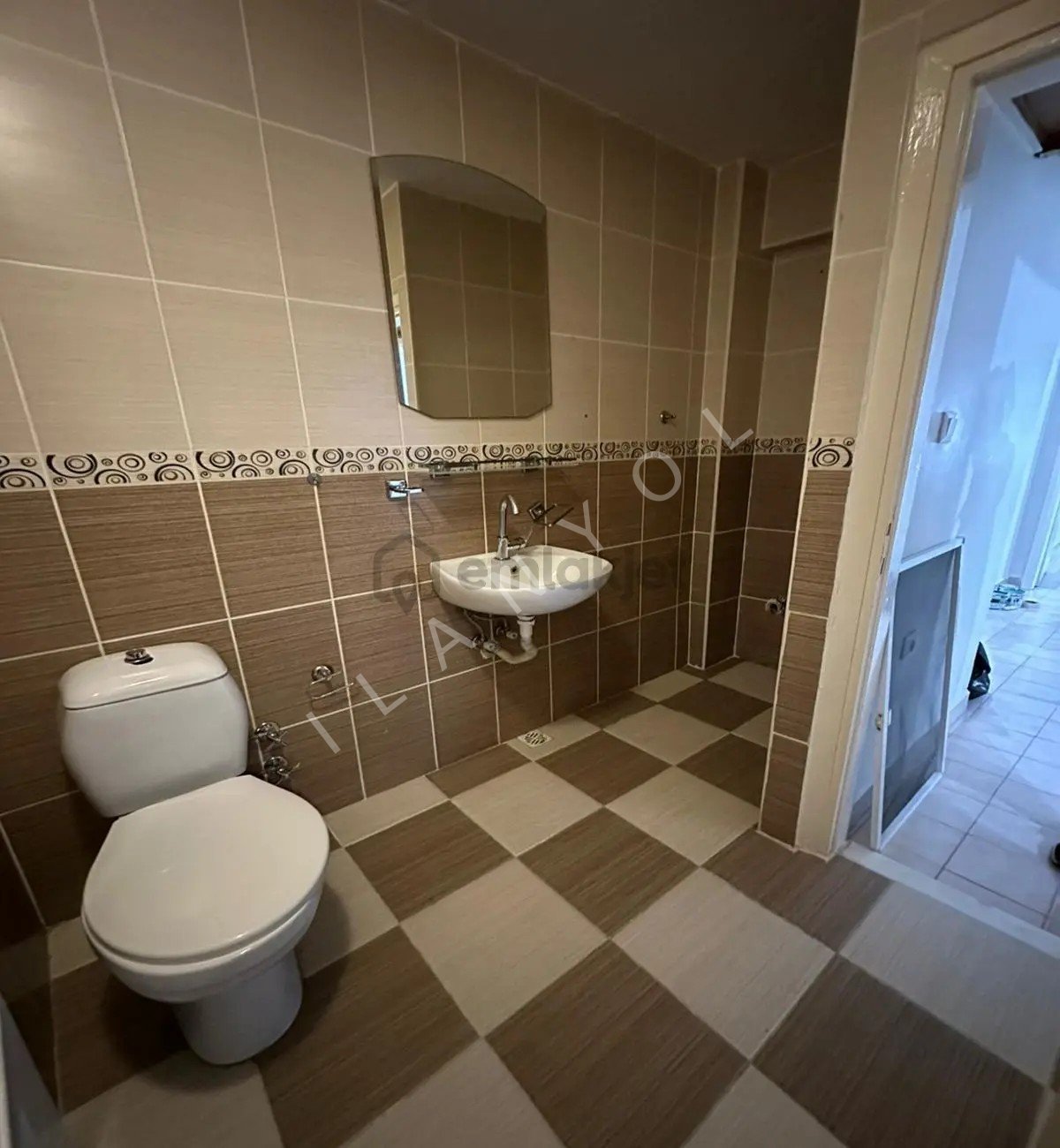 Müslüm Emlaktan Merkezde 2+1 Masrafsız İhtiyaçtan Satılık Daire