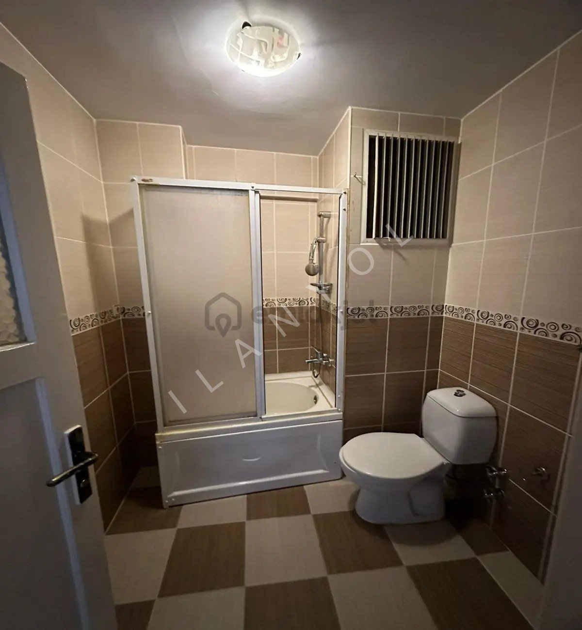 Müslüm Emlaktan Merkezde 2+1 Masrafsız İhtiyaçtan Satılık Daire