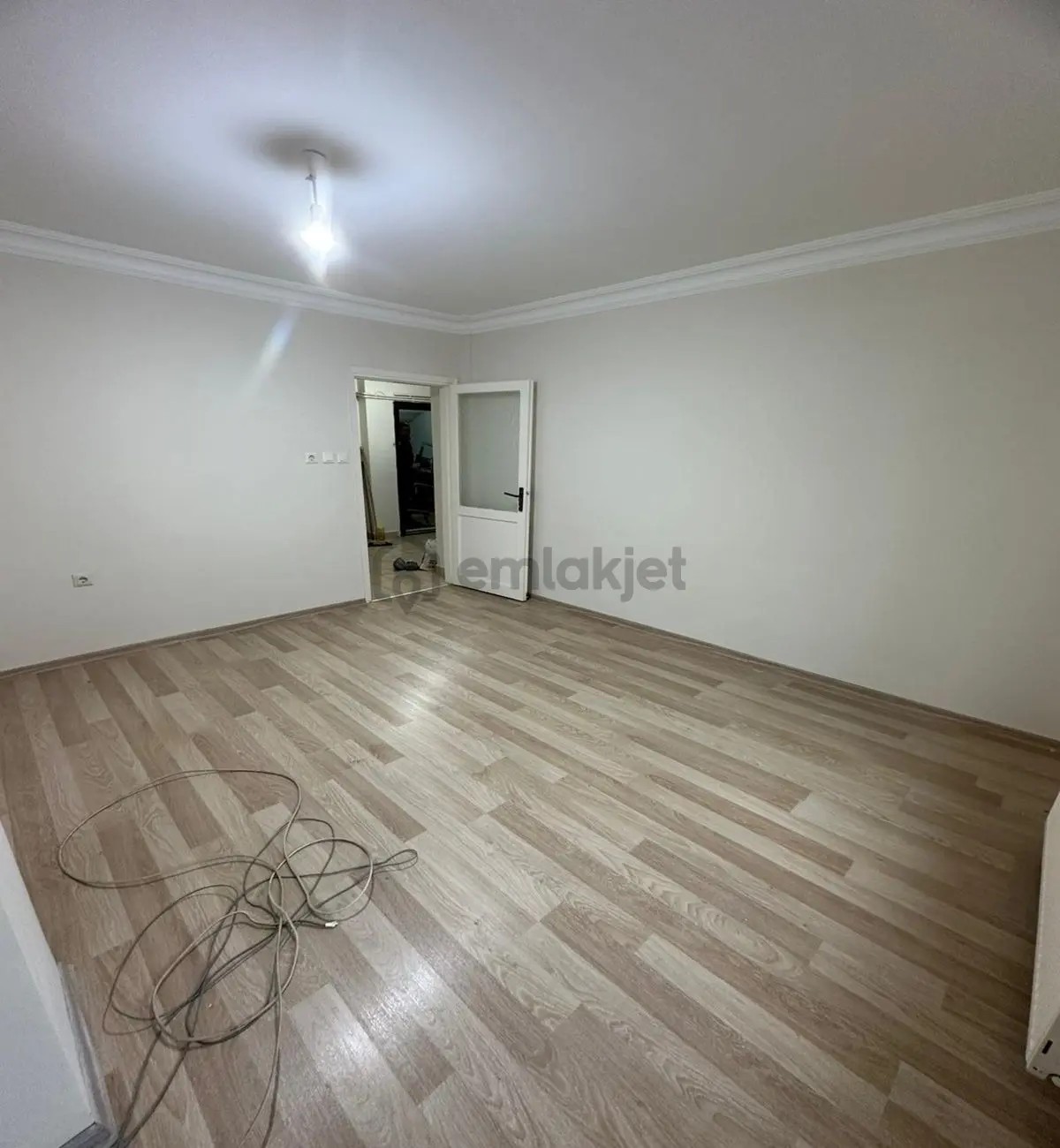 Müslüm Emlaktan Merkezde 2+1 Masrafsız İhtiyaçtan Satılık Daire