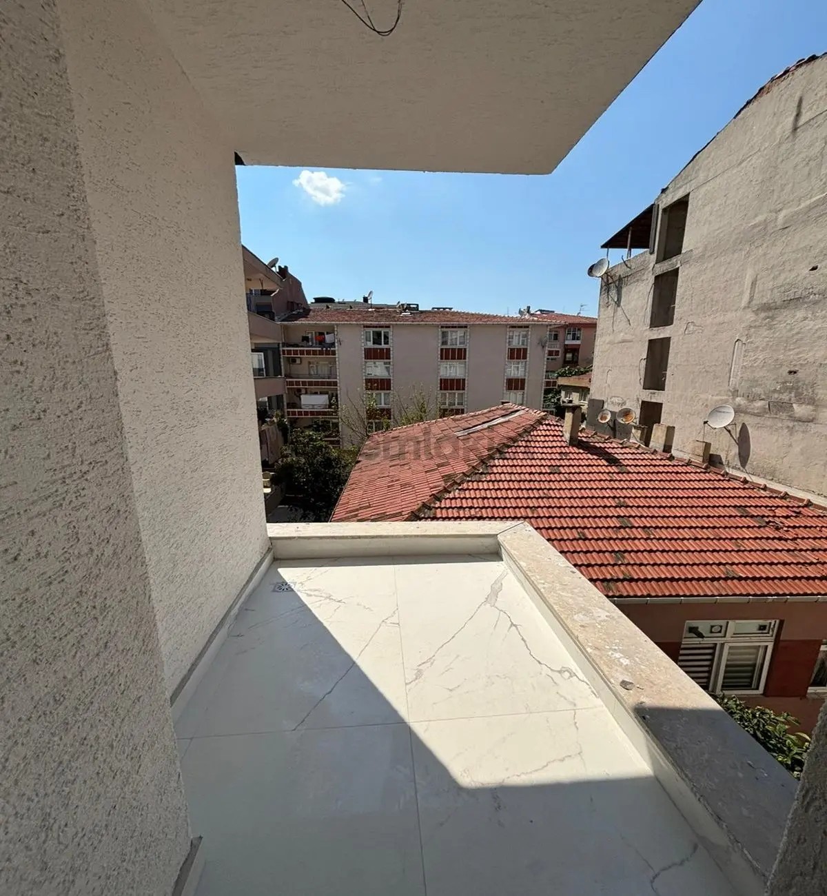 Müslüm Emlaktan Merkezde Sıfır 2+1 Metrobüse Yürüme Mesafesinde