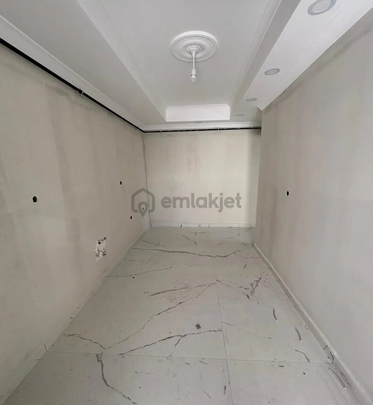 Müslüm Emlaktan Merkezde Sıfır 2+1 Metrobüse Yürüme Mesafesinde