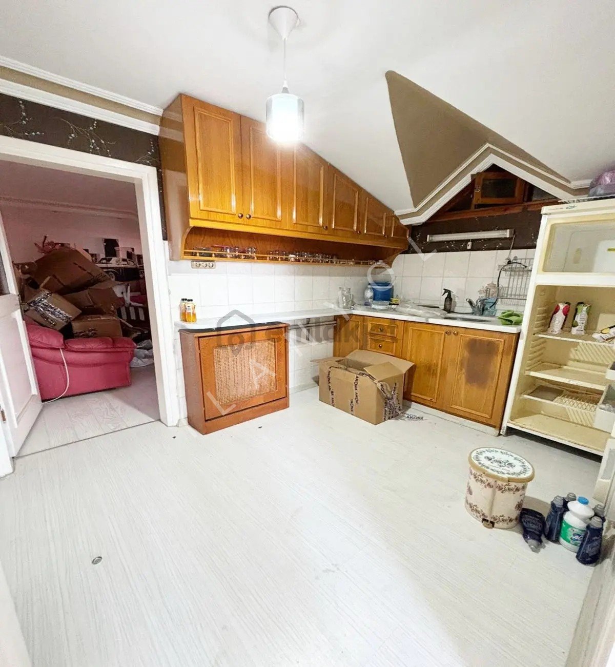Müslüm Emlaktan D.köşklerde 5+2 300 M2 Satılık Dublex