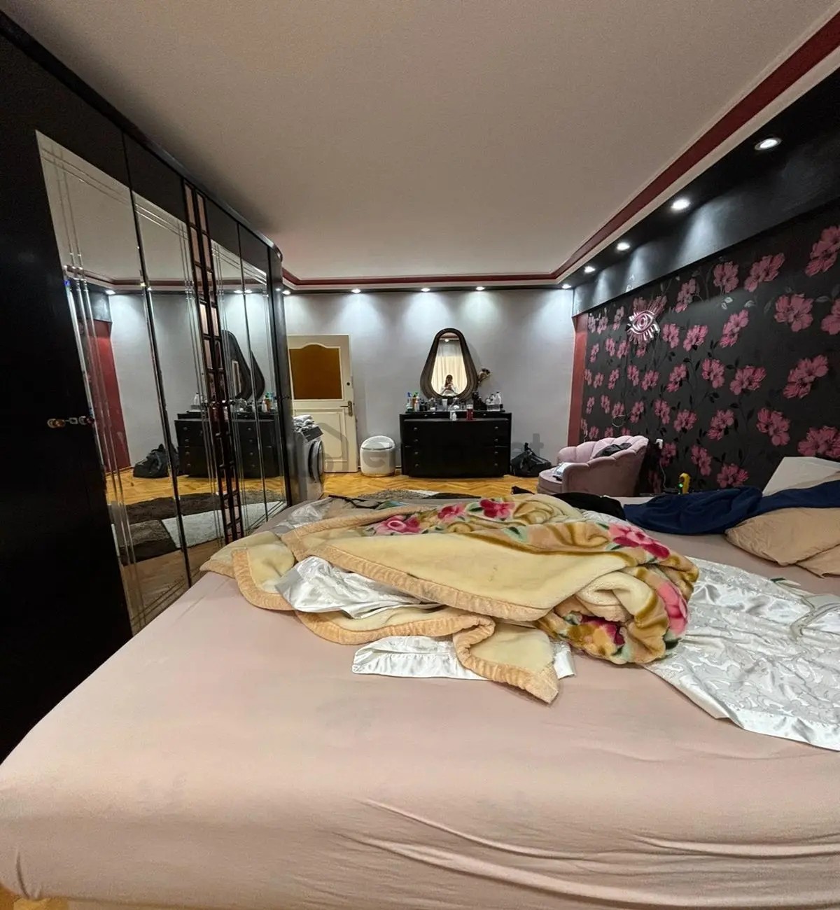 Müslüm Emlaktan D.köşklerde 5+2 300 M2 Satılık Dublex