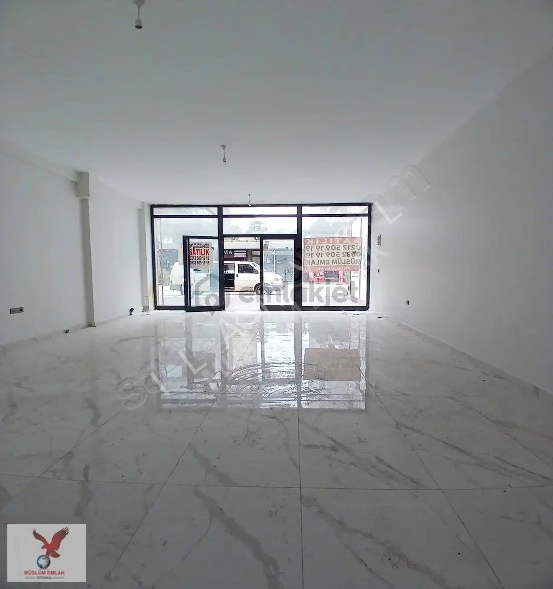 Müslüm Emlaktan Beylikdüzünde Cadde Üzerinde Sıfır Dükkan