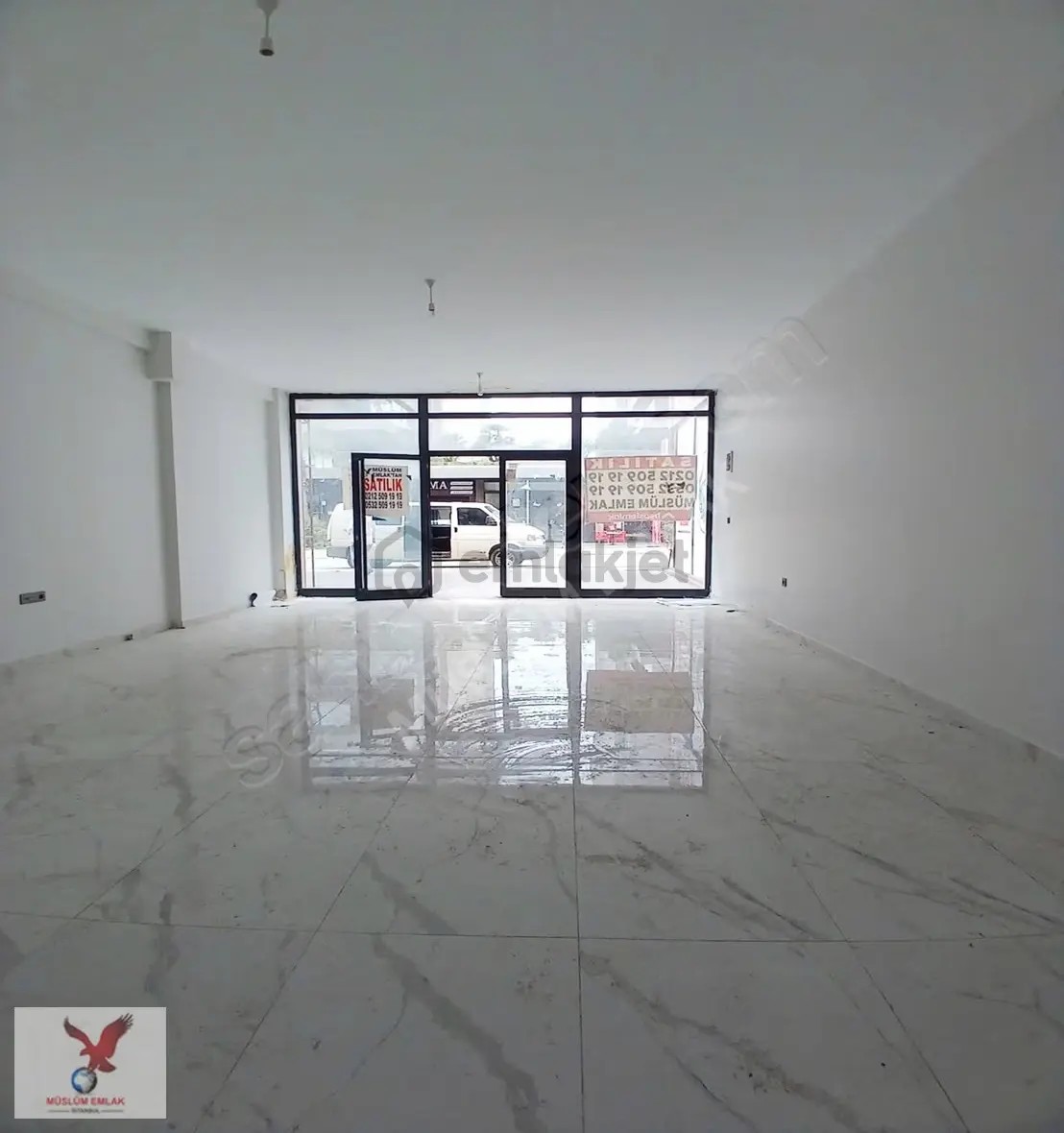 Müslüm Emlaktan Beylikdüzünde Cadde Üzerinde Sıfır Dükkan