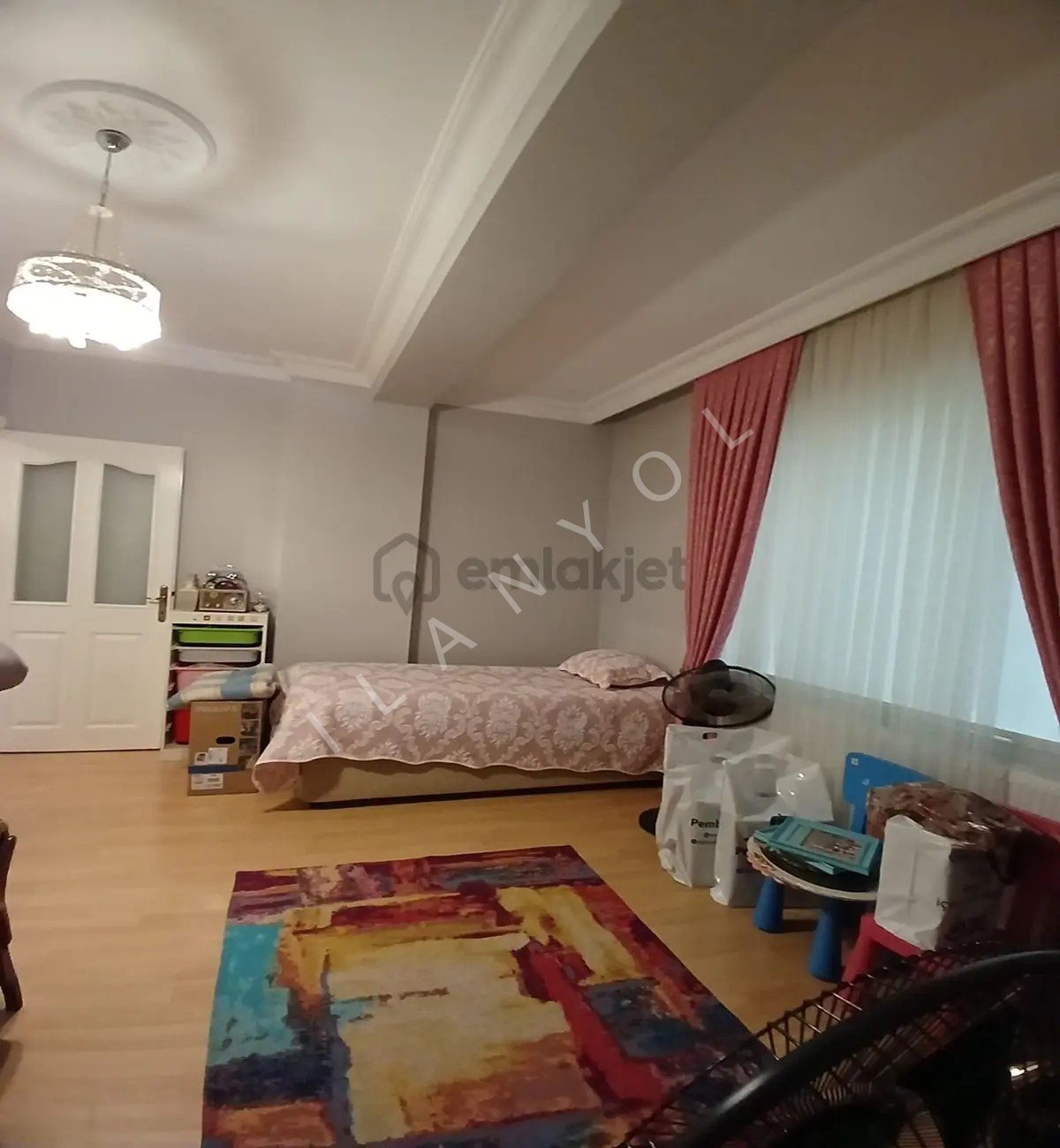 Müslüm Emlaktan Merkezde Metrobüse Yakın 3+1 180 M2 Ara Kat