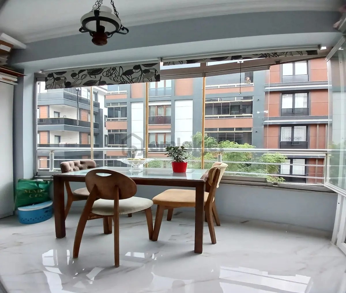 Müslüm Emlaktan Merkezde Metrobüse Yakın 3+1 180 M2 Ara Kat