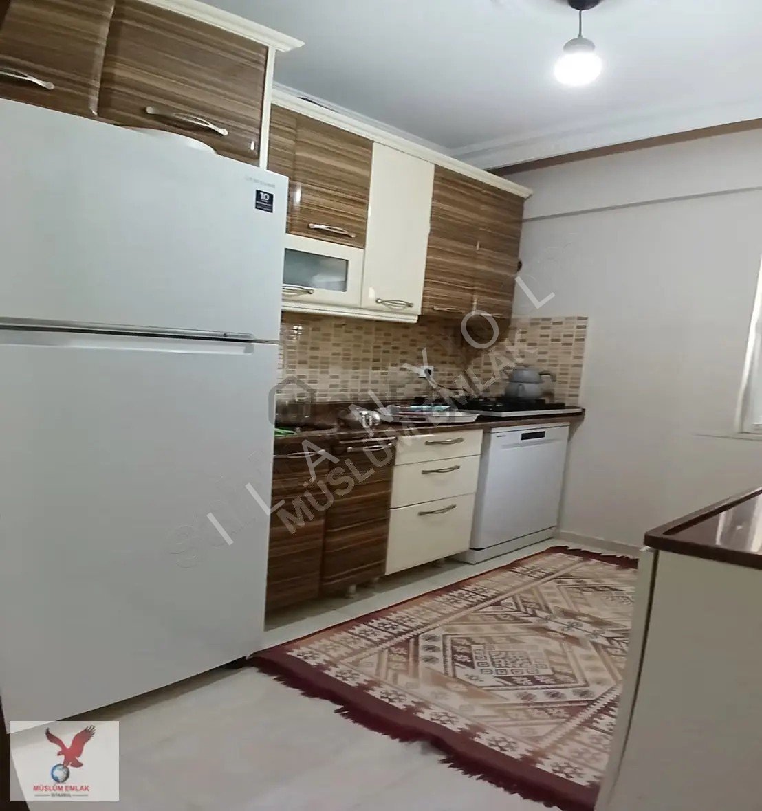 Müslüm Emlaktan Cihangirde 2+1 Düz Giriş Metrobüse Yakın Daire