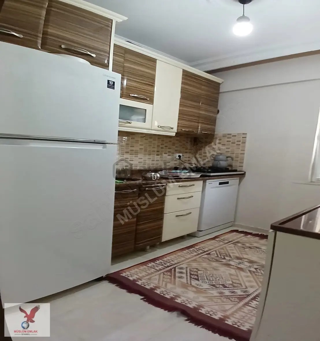 Müslüm Emlaktan Cihangirde 2+1 Düz Giriş Metrobüse Yakın Daire