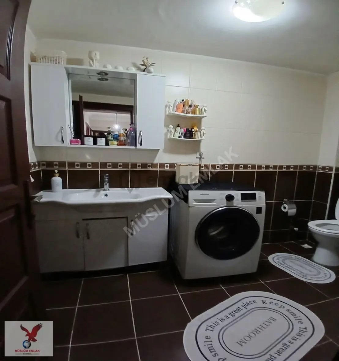 Müslüm Emlaktan Cihangirde 2+1 Düz Giriş Metrobüse Yakın Daire