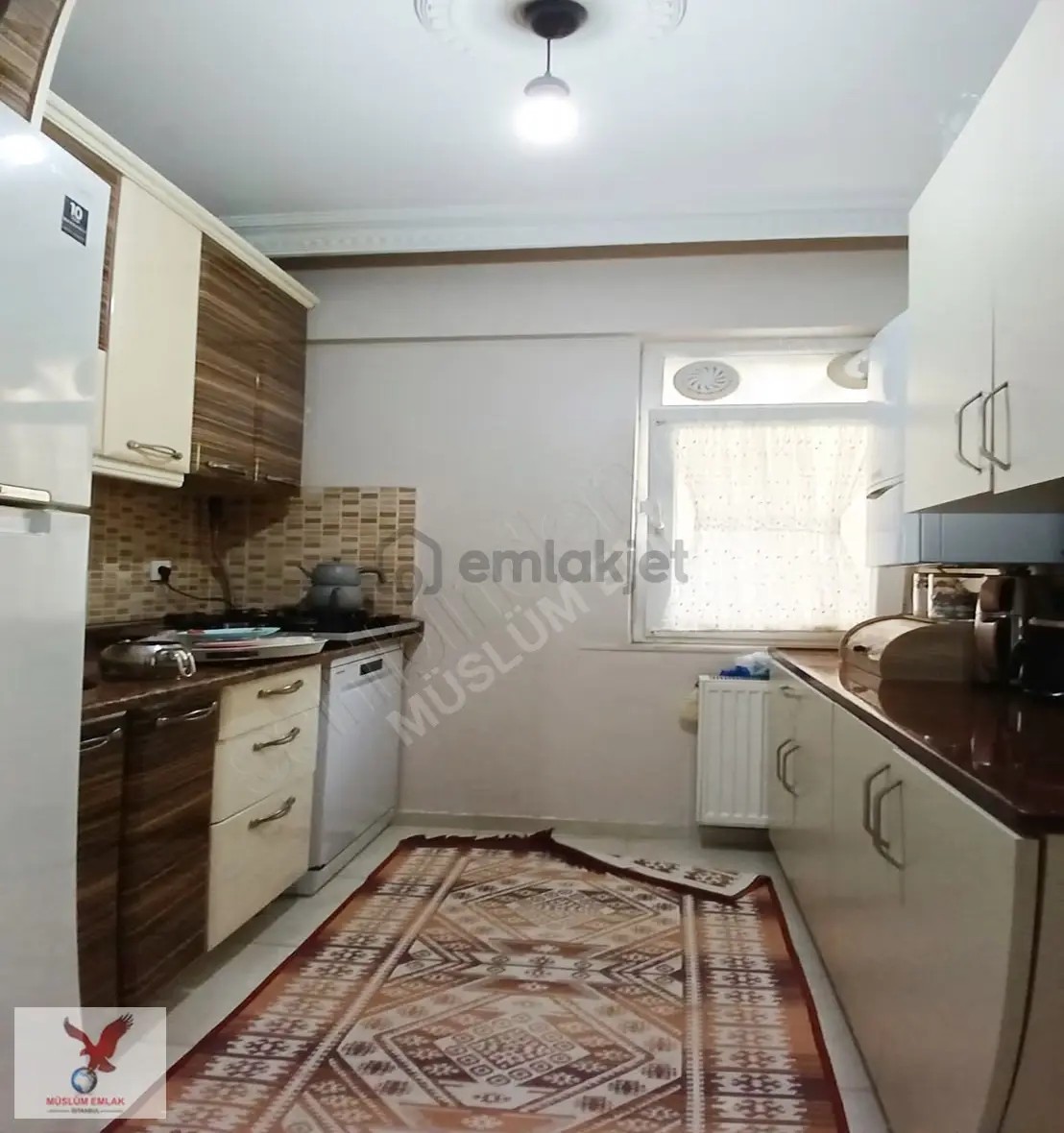 Müslüm Emlaktan Cihangirde 2+1 Düz Giriş Metrobüse Yakın Daire