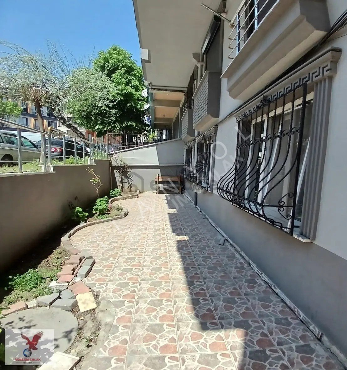 Müslüm Emlaktan Cihangirde 2+1 Düz Giriş Metrobüse Yakın Daire