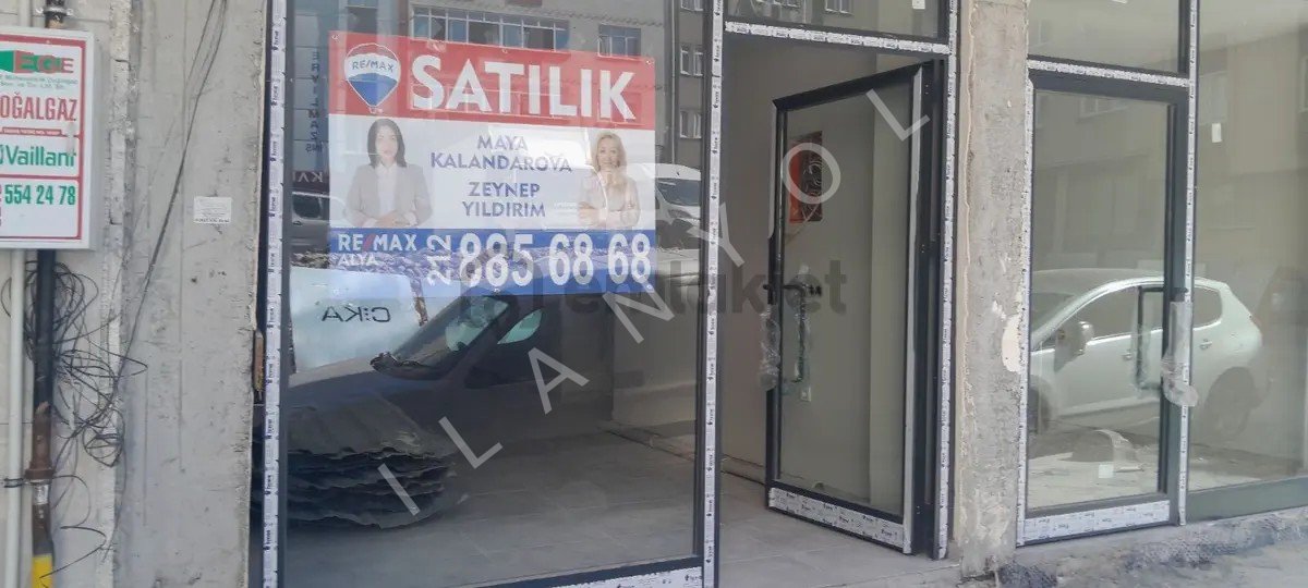 Zeytinburnu Toptancılar Çarşısı'nda Depolu, Çift Girişl Dükkan.