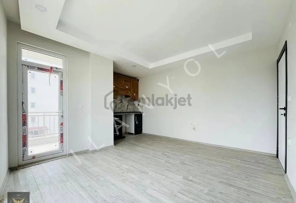Beylikdüzü Osb Mh.metrobüse Yakın Yatırımlık Ve Oturumluk 1+1 Dairemiz