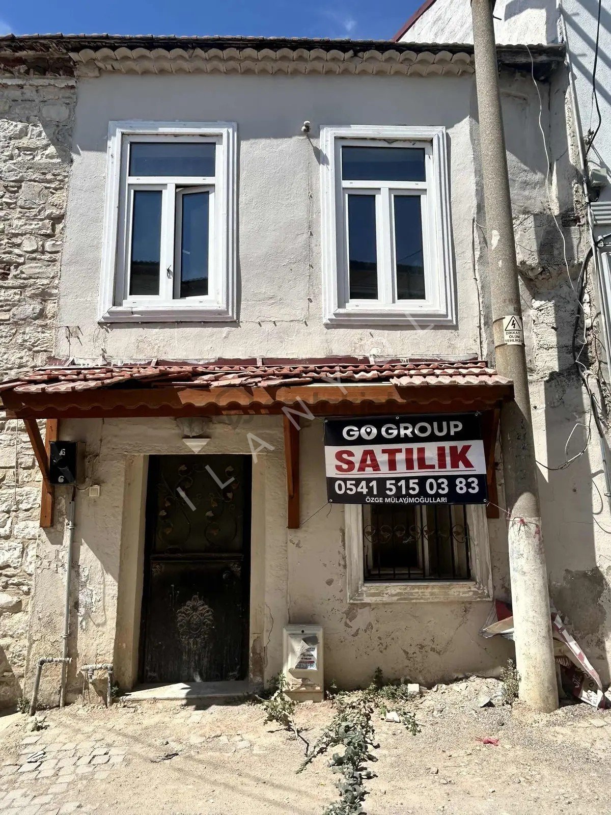 Urla Merkez'de 140 M2 Arsa İçerisinde Taş Ev