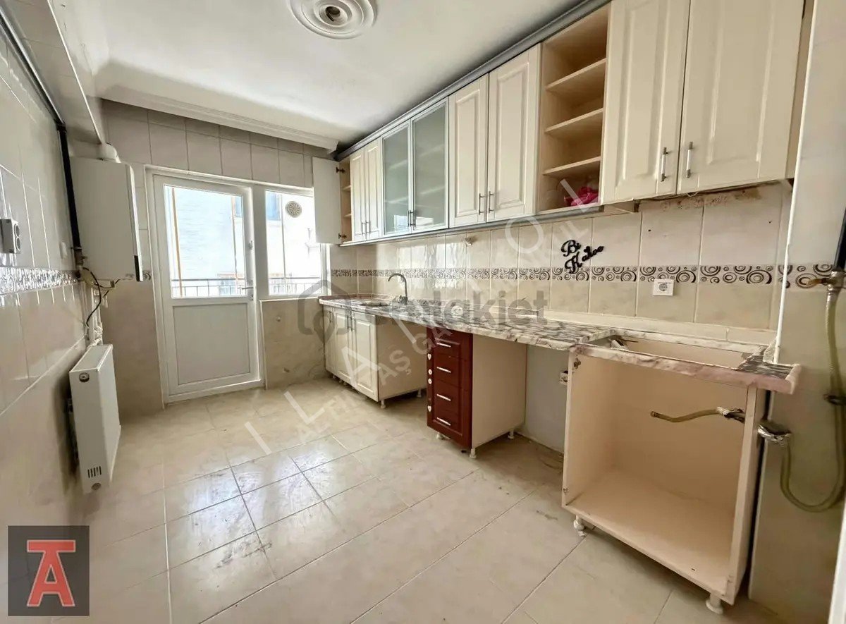 Elvan Mah'de Ara Kat Cadde Yakını Merkezi Lokasyon 3+1 Kiralık