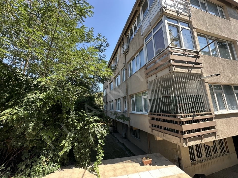 ÜSKÜDAR BARBAROS MAHALLESİNDE 2+1 90M2 BALKONLU KİRALIK DAİRE